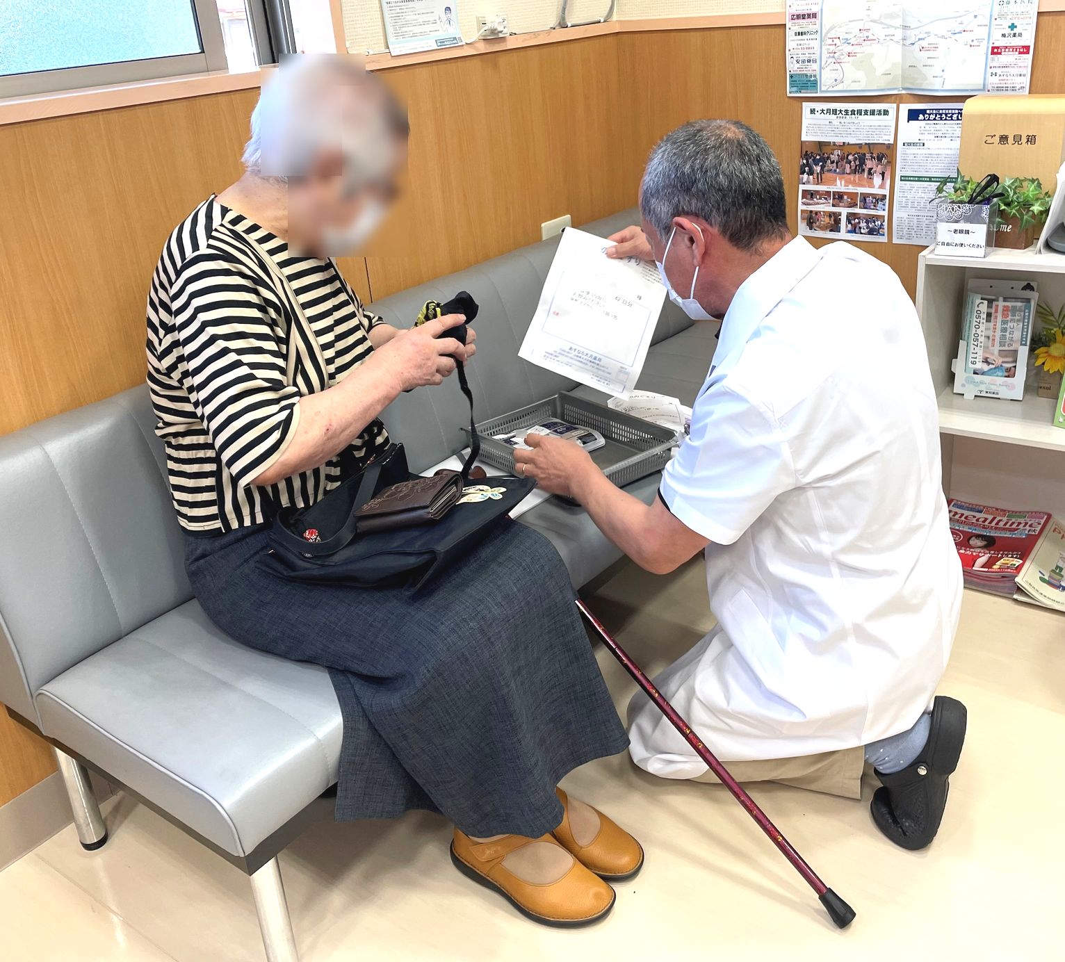 座ったままでお渡しします